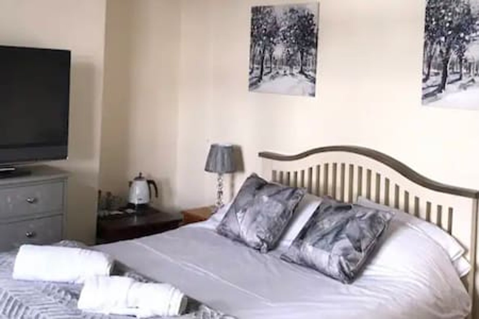 Room 1 - Sea View - Oystermouth