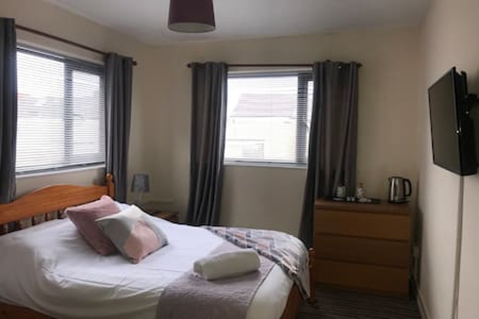 Room 3 - Oystermouth Rd